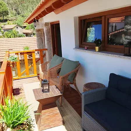 Ninho Do Corvo Da Urgueira , Casa Dos Reis *