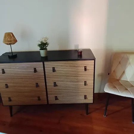 Ninho Do Corvo Da Urgueira , Casa Dos Reis *