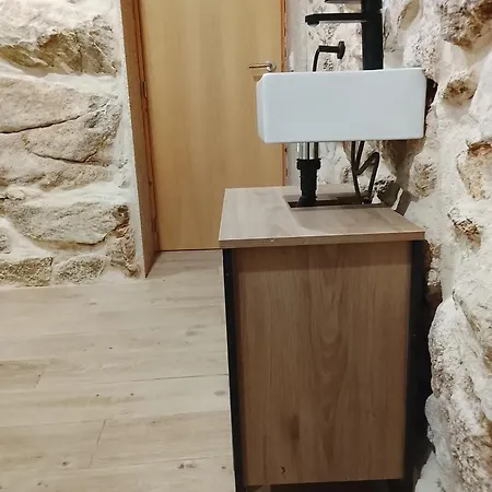 Ninho Do Corvo Da Urgueira , Casa Dos Reis *