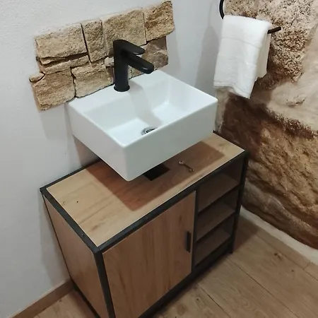 Ninho Do Corvo Da Urgueira , Casa Dos Reis Alpesi faház *